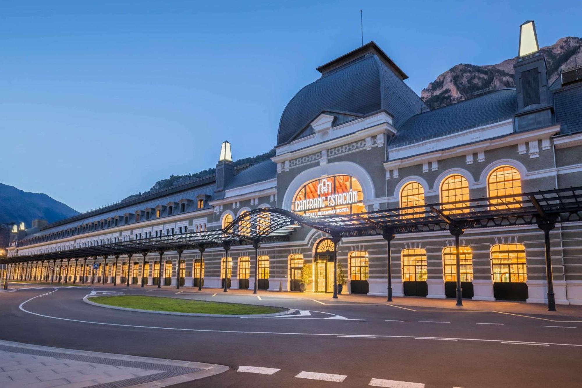 Canfranc Estacion, A Royal Hideaway Hotel - Gran Lujo Exterior photo